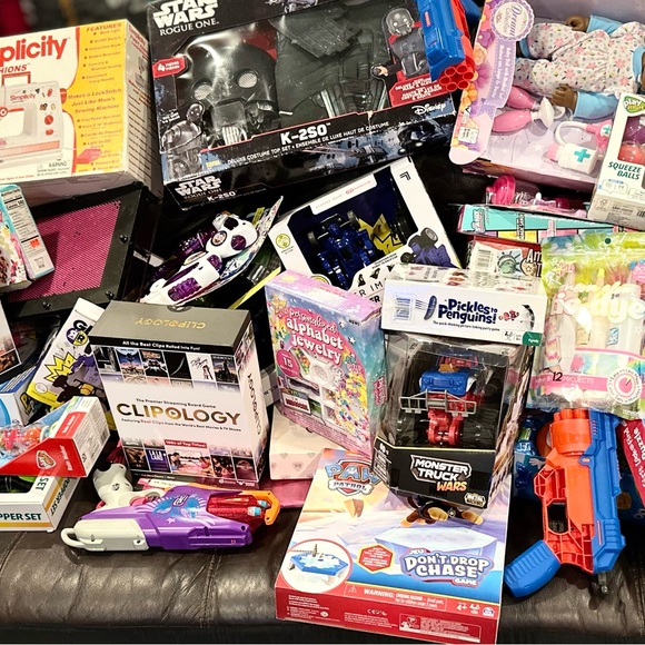 Mystery Box of Toys 4-5 new or like new toys, games etc up to 5lb - Picture 3 of 4